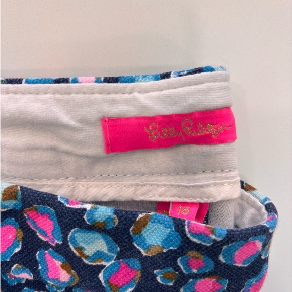 Lilly Pulitzer Low Tide Navy Spotted Shorts
Size 16 - Picture 5 of 5